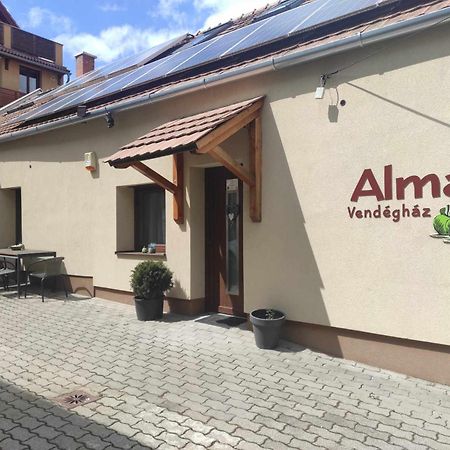 Alma Vendeghaz Hotel Veszprem Luaran gambar