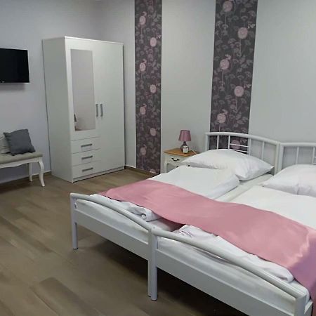 Alma Vendeghaz Hotel Veszprem Luaran gambar