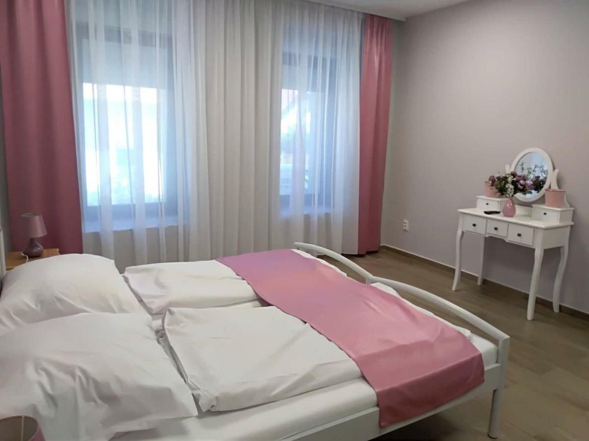 Alma Vendeghaz Hotel Veszprem Luaran gambar