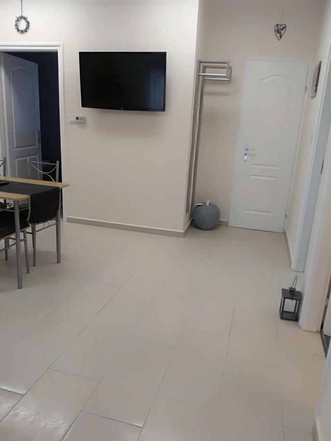 Alma Vendeghaz Hotel Veszprem Luaran gambar