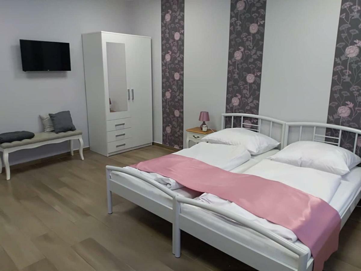 Alma Vendeghaz Hotel Veszprem Luaran gambar
