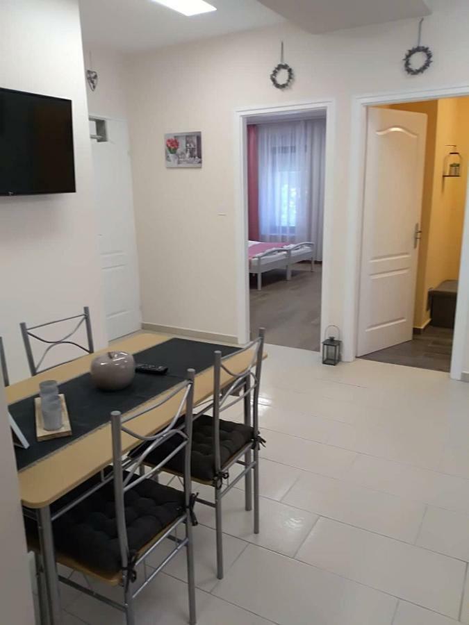 Alma Vendeghaz Hotel Veszprem Luaran gambar