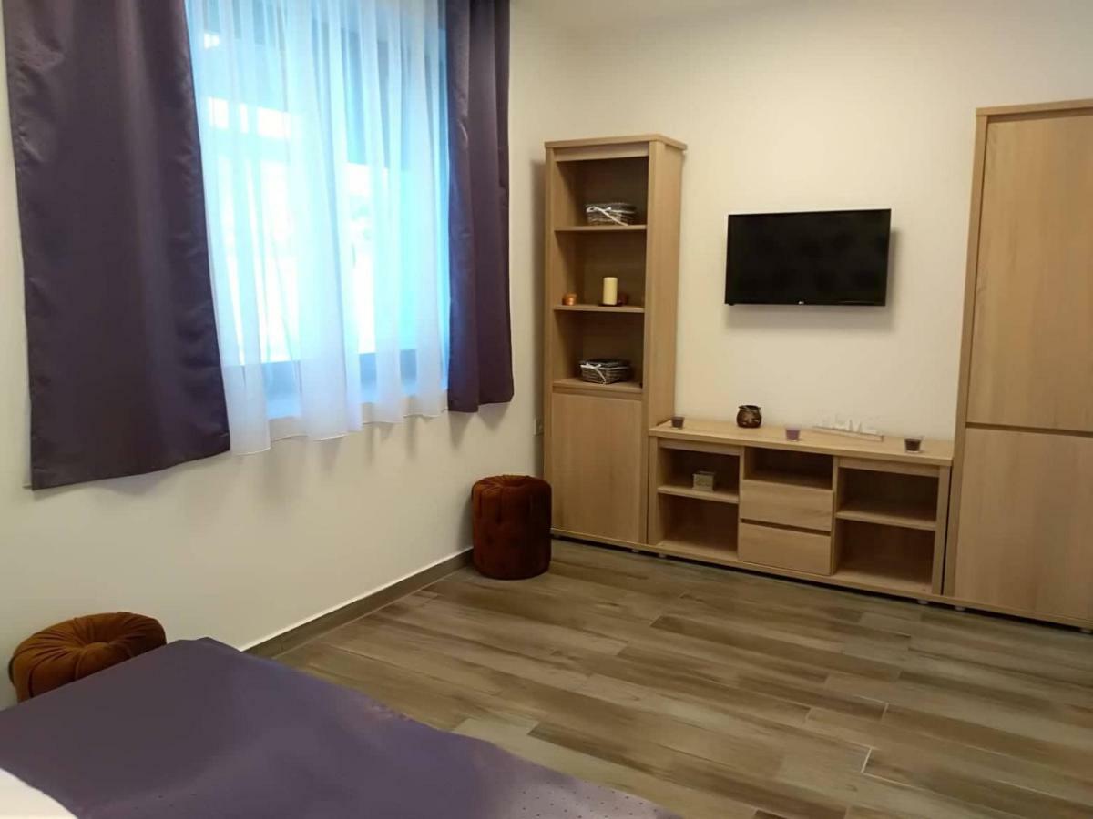 Alma Vendeghaz Hotel Veszprem Luaran gambar